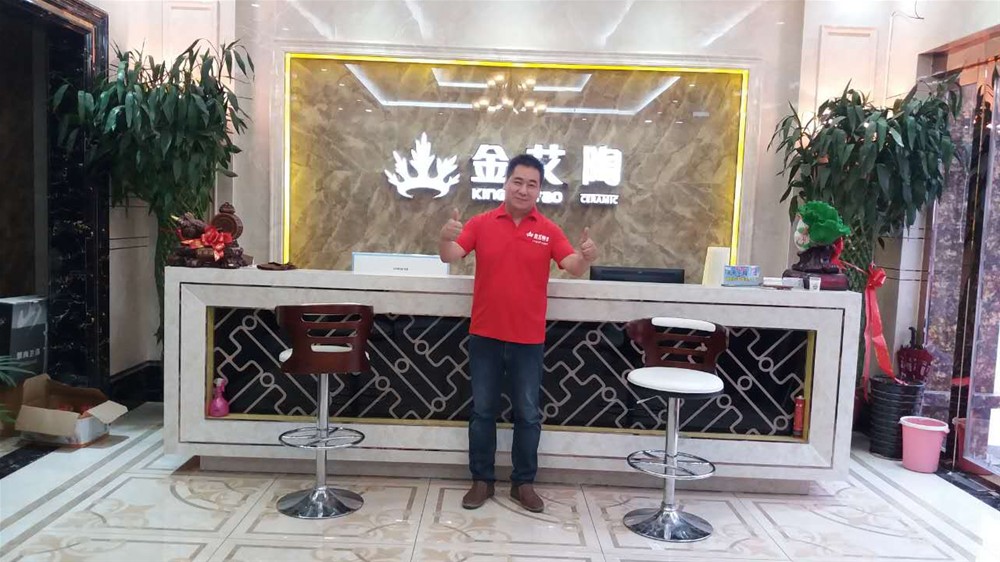 河南濮阳市银河集团9873cm瓷砖总署理杨国强