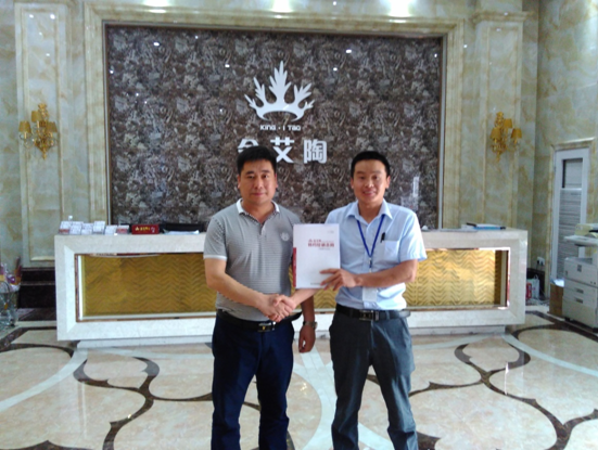 河南濮阳银河集团9873cm瓷砖总署理杨总和银河集团9873cm濮阳销区司理合影