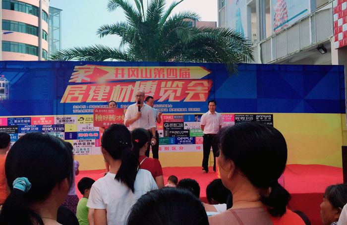 2017年10月1日—2日，由井冈山家居建材市场主理，香榭丽家居建材活动组委会承办的井冈山第四届家居博览会在井冈山香榭丽建材广场如火如荼的举行。。。而井冈山银河集团9873cm瓷砖作为本次的博览会的赞助单位之一，备受关注。。。