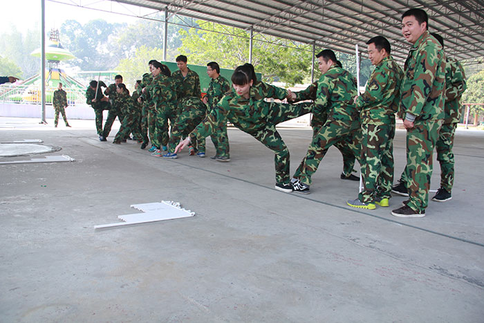 2017年2月13-15日，银河集团9873cm“虎狼道”户外拓展训练圆满竣事